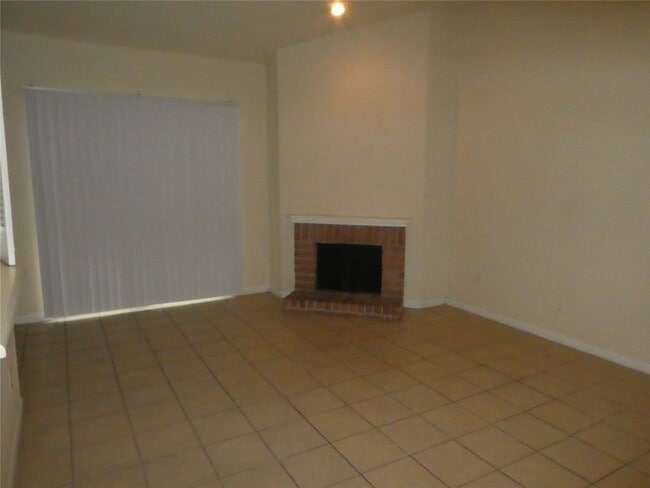 Photo - 16111 Aspenglen Dr Apartment