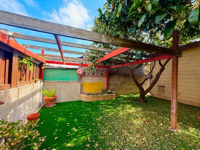 Foto del edificio - 4534 Muir Ave