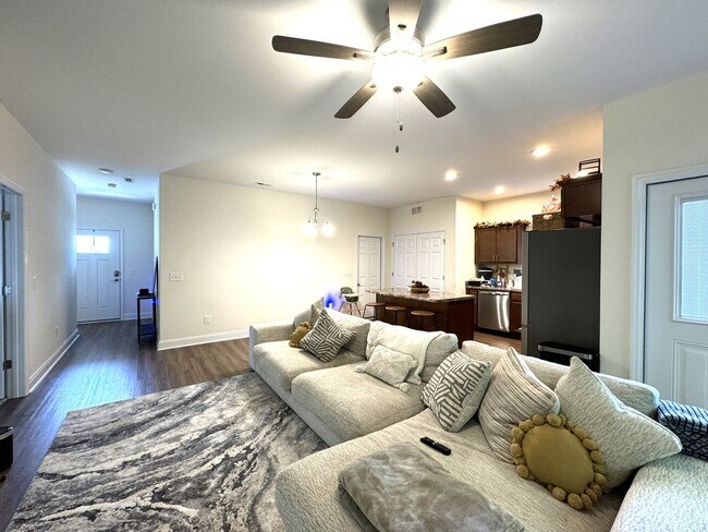 Building Photo - Beautiful Newly Built Home!
