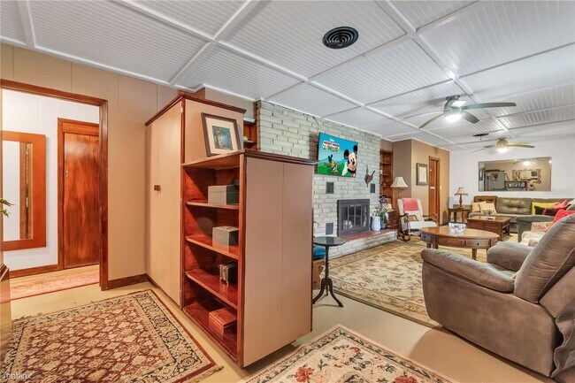 Building Photo - 3 br, 2 bath House - 300 R Herring Street