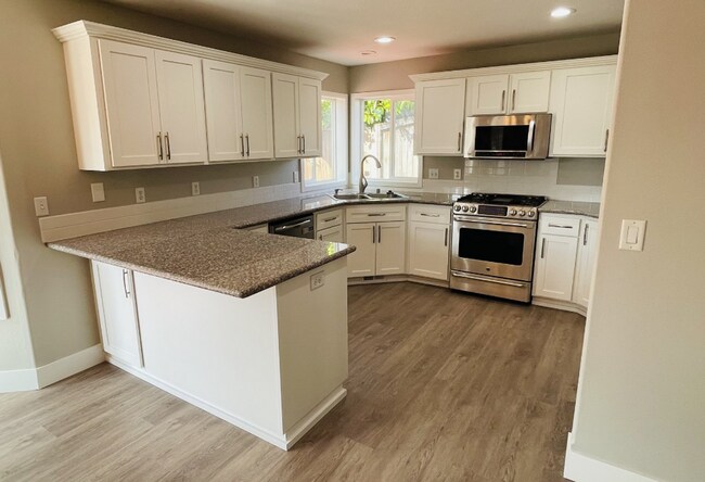 Foto del edificio - Spacious 4bd/2.5ba Home w/ Potential 5th B...