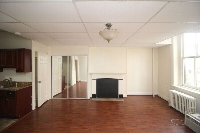 Building Photo - 1015 St Paul St