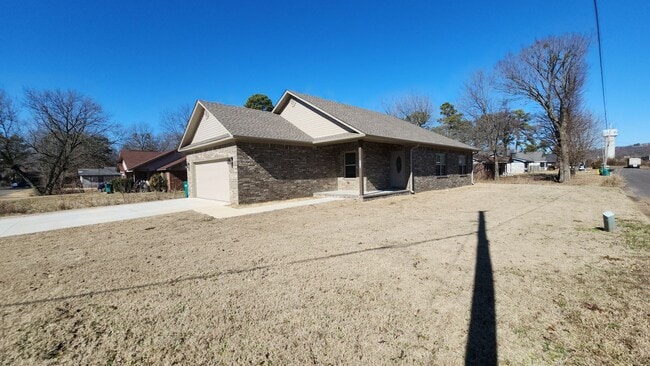 Building Photo - 3319 E 4th St