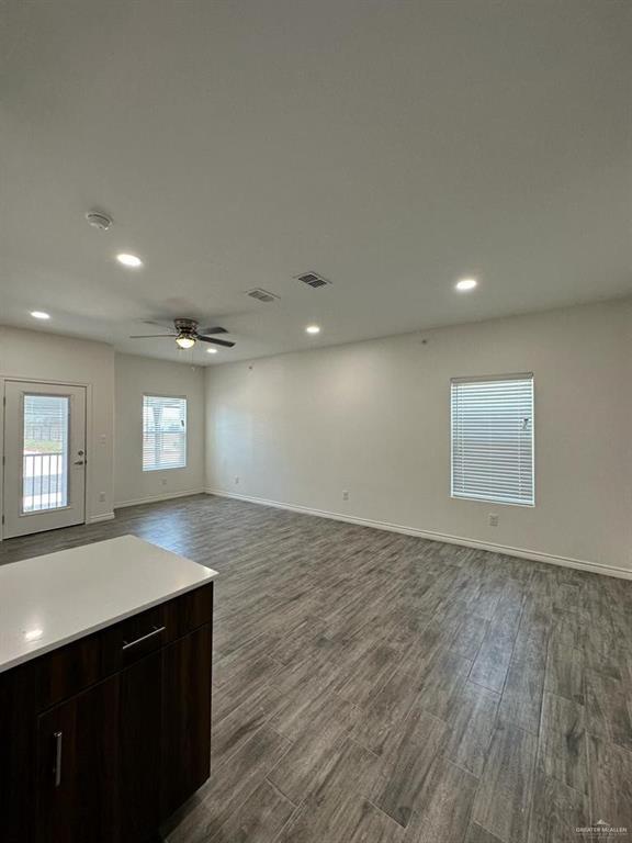 Foto del edificio - 302 Sylvia Handy Dr