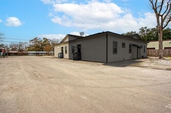 Building Photo - 14310 1/2 Sweeney Rd