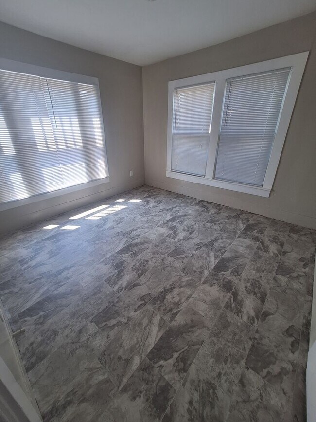 Foto del edificio - 3 bedroom, 1 bath