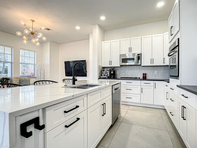 Building Photo - 3 br, 2.5 bath House - 835 Madison Ct