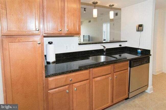 Foto del edificio - 11800 Sunset Hills Rd