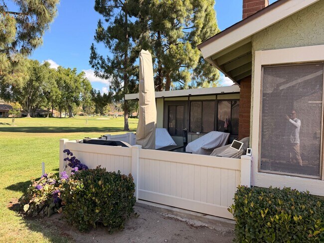 Foto del edificio - Large home on Golf Course in Leisure Village Senior Community