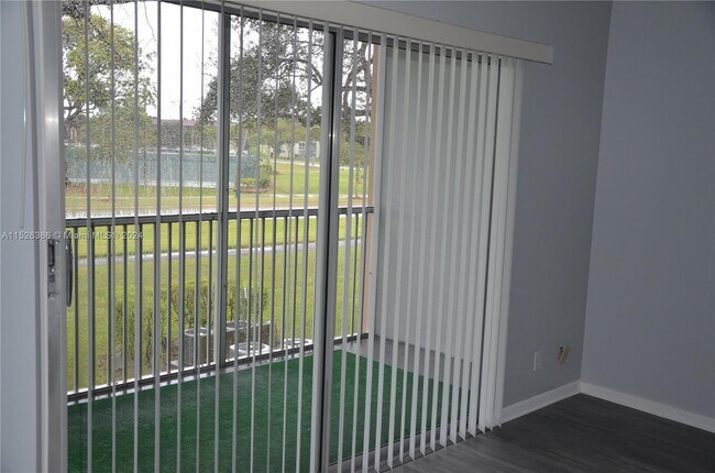 Foto del edificio - 12950 SW 7th Ct