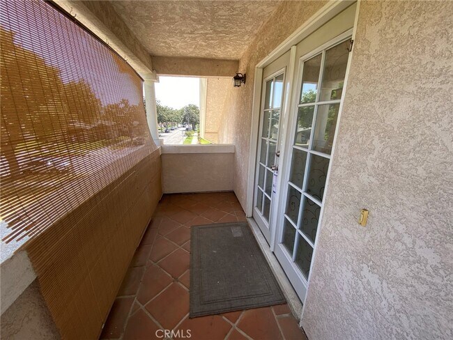 Building Photo - 121 E Alhambra Rd