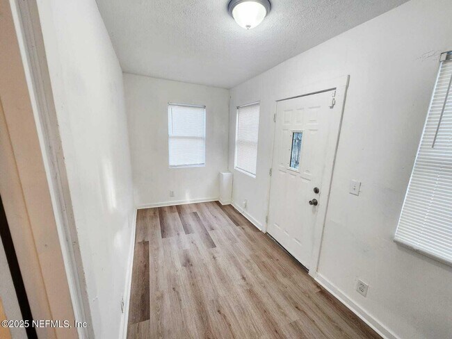 Building Photo - 2184 W 45th St