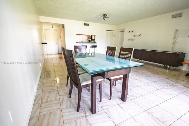 Foto del edificio - 281 W Park Dr