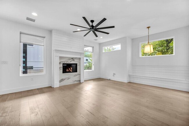 Foto del edificio - 2405 E 11th St