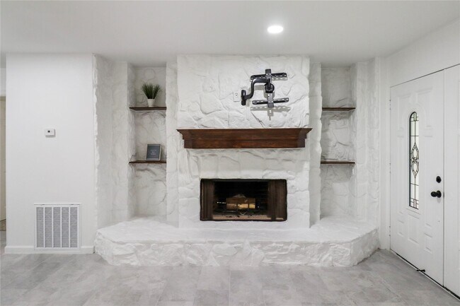 Building Photo - 527 Gardenia St