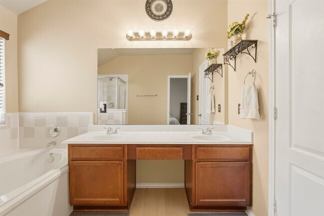 Foto del edificio - 8022 Atwood Hills Ln