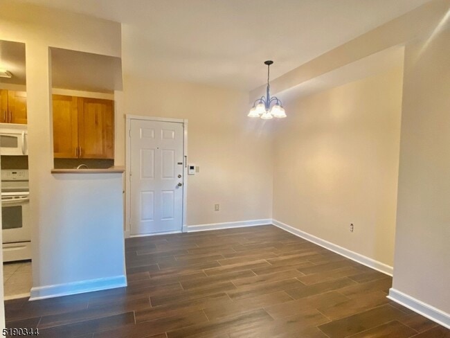 Building Photo - 515 Trinity Pl