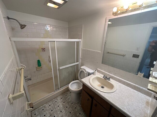 Building Photo - Charming and Convenient 2-Bedroom Rental H...
