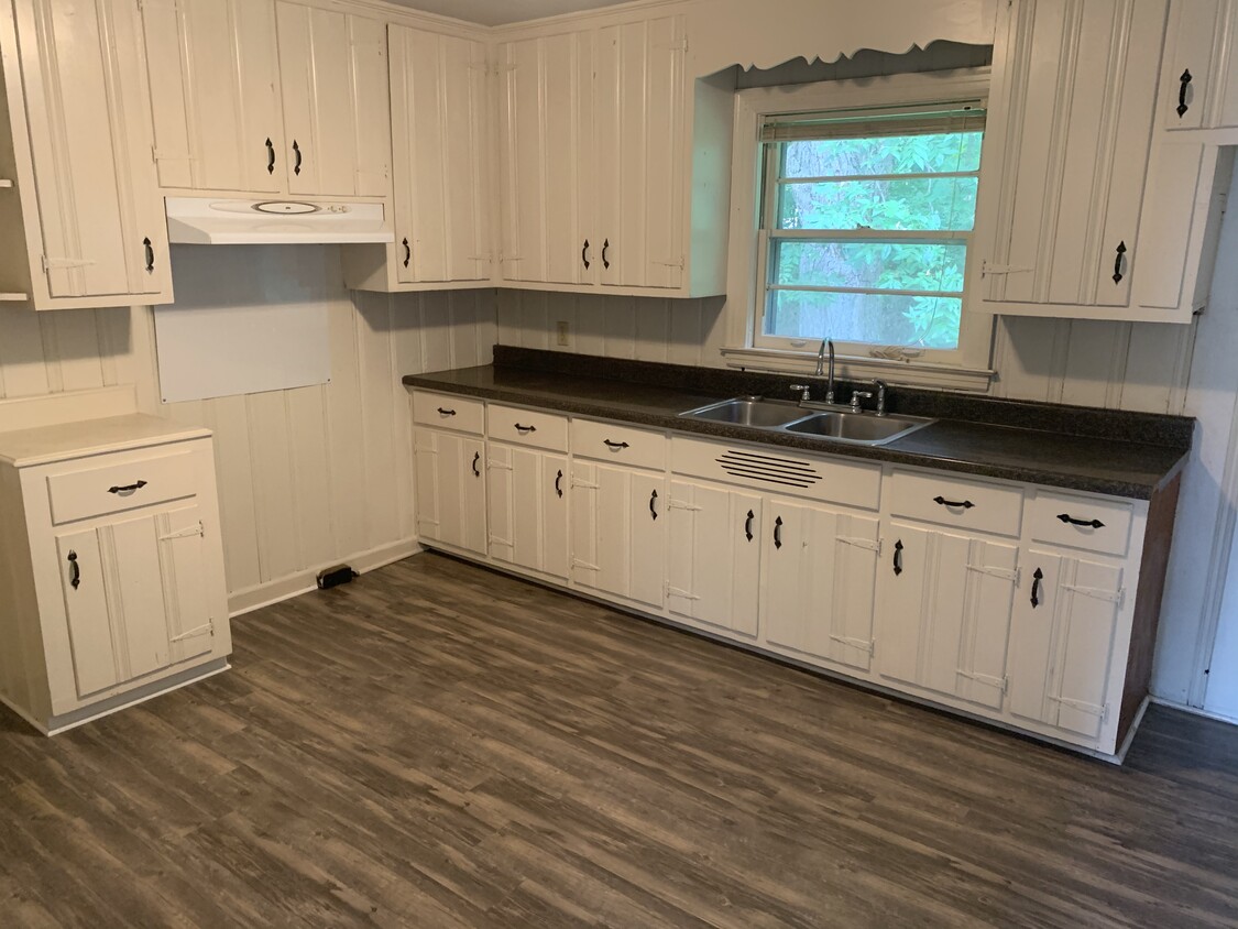 Kitchen - 103 Owen Ave