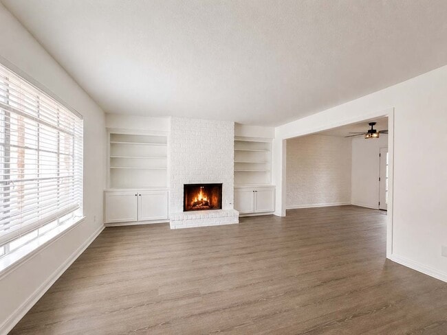 Building Photo - 1219 Saxony Ln