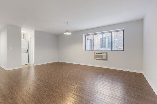 Building Photo - 6157 N Kenmore Ave