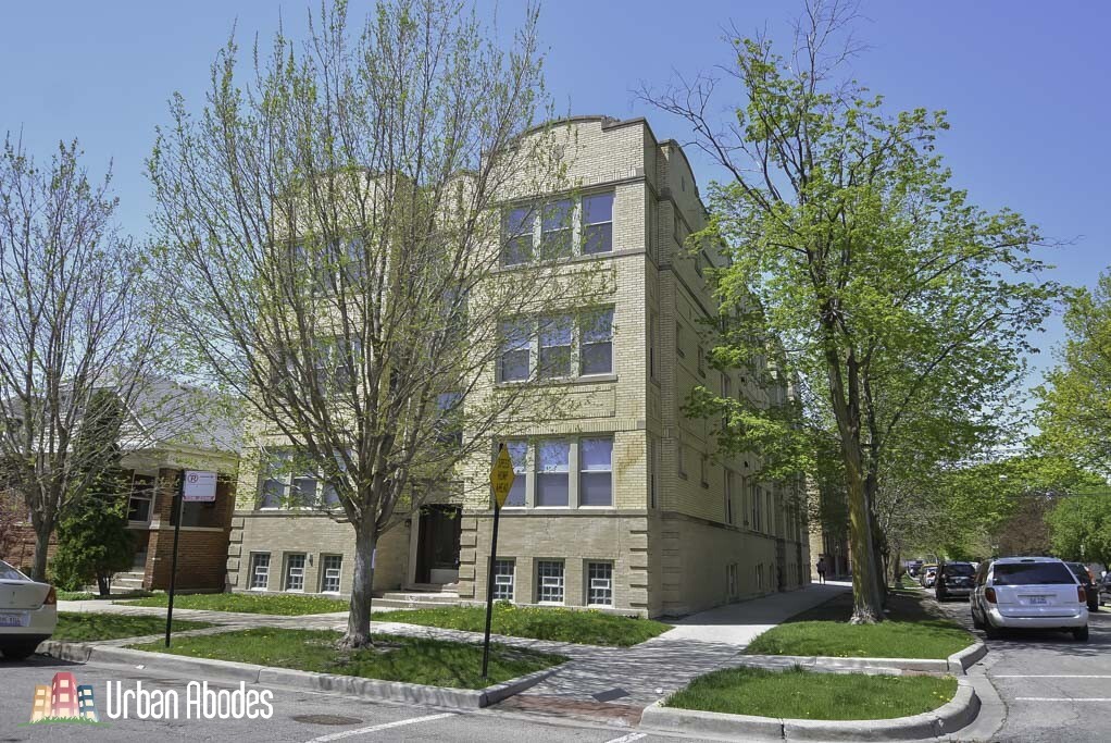Primary Photo - 2958 N Washtenaw Ave
