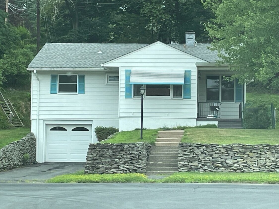 Building Photo - 110 Maple Ave