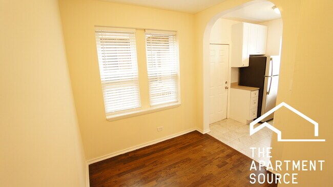 Foto del edificio - 2357 N Drake Ave