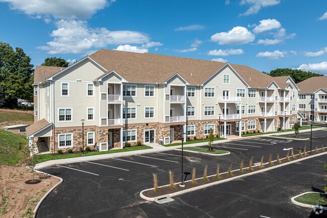 Building Photo - Turnpike Ridge