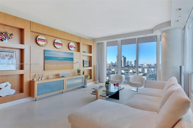 Foto del edificio - 100 South Pointe Dr