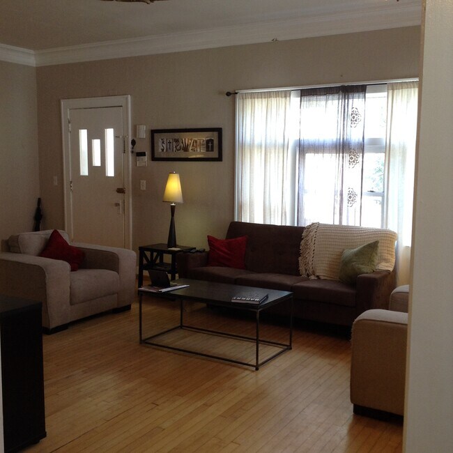 Foto del edificio - 2908 N Harvey Pkwy
