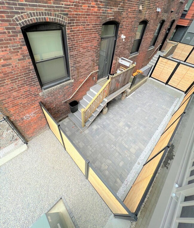 Building Photo - Charming 3 Bedroom-No Broker Fee