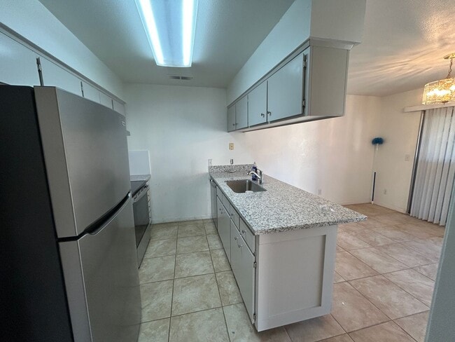 Foto del edificio - Great 3 bedroom 2 bath in Visalia ready fo...