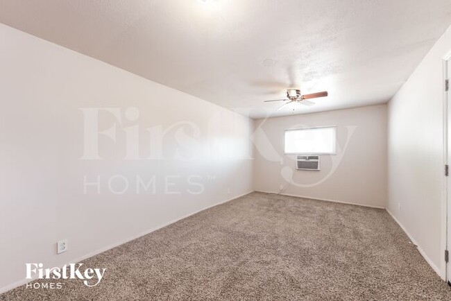 Building Photo - 2118 W Montebello Ave