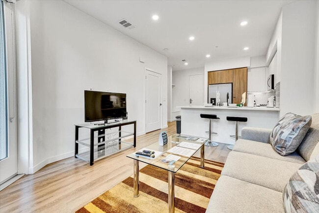 Building Photo - 593 Camino De La Reina