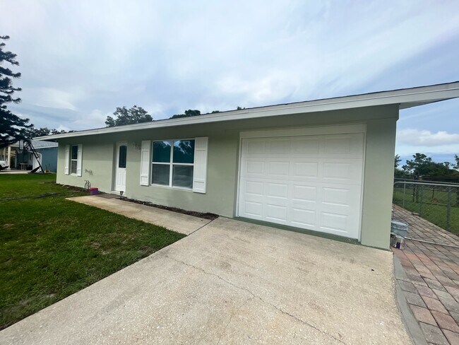 Building Photo - 249 SW Lucero Dr