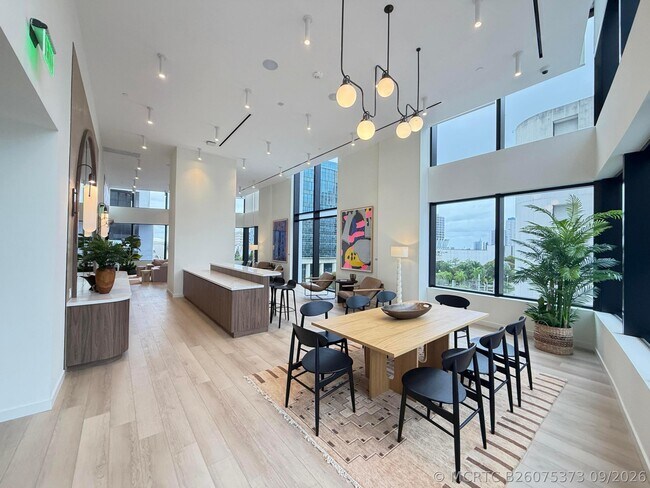 Foto del edificio - 225 N Miami Ave