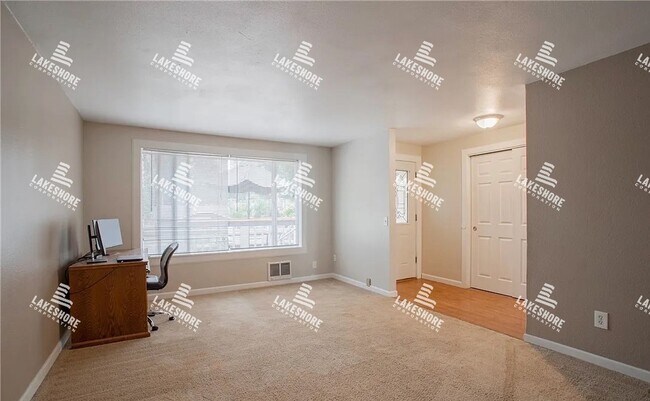 Foto del edificio - 3 Bed 2 Bath Graham Home w/ Beautiful Kitchen Remodel!