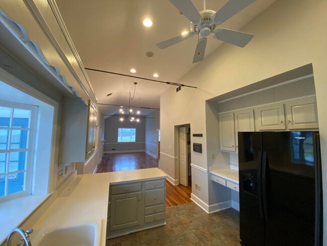 Building Photo - 10704 Hopewell Rd
