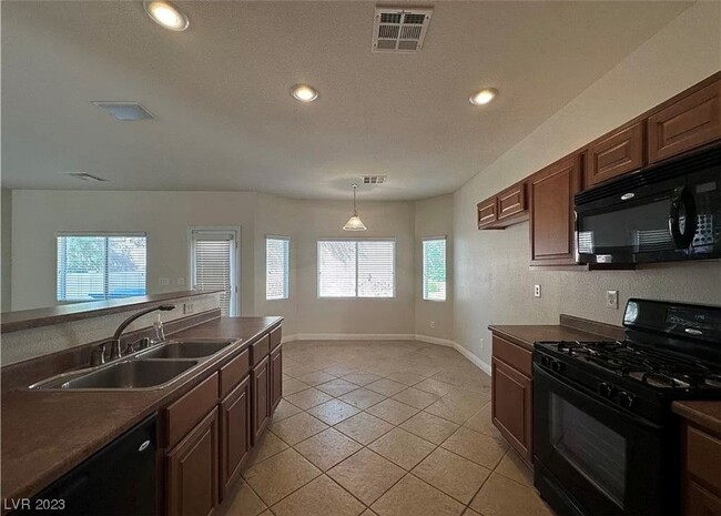 Building Photo - 9351 Pinewood Ridge St