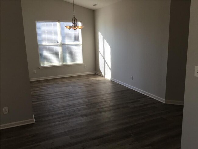 Building Photo - 1325 River Ridge Dr