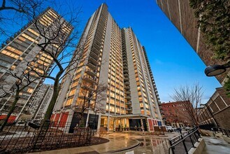 Building Photo - 1460 N Sandburg Terrace