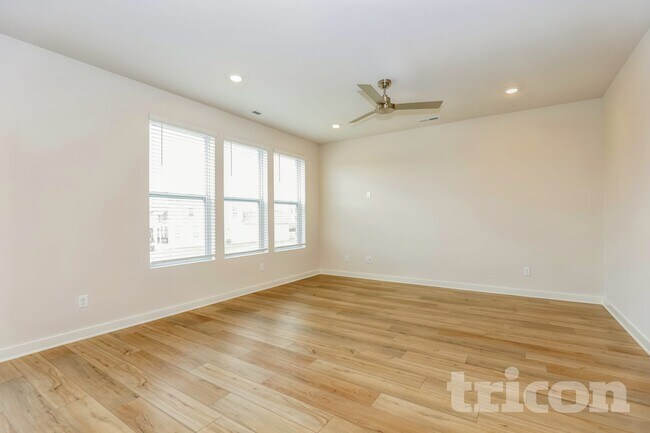 Foto del edificio - 334 Park Glen Dr