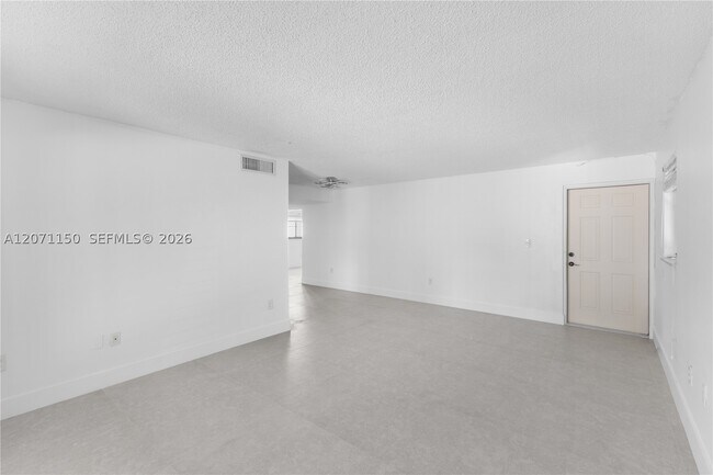 Foto del edificio - 1225 West Dr