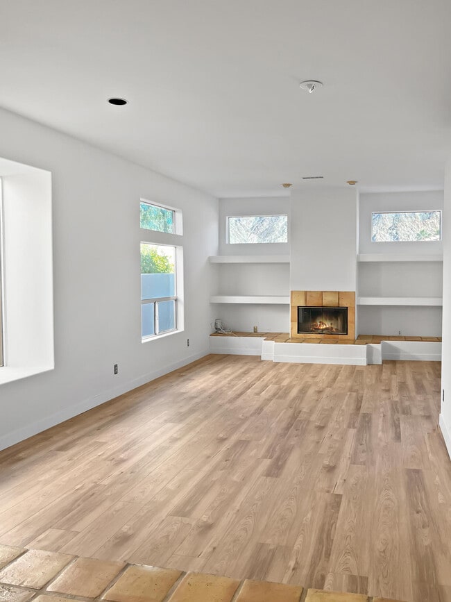 Building Photo - 54670 Avenida Alvarado