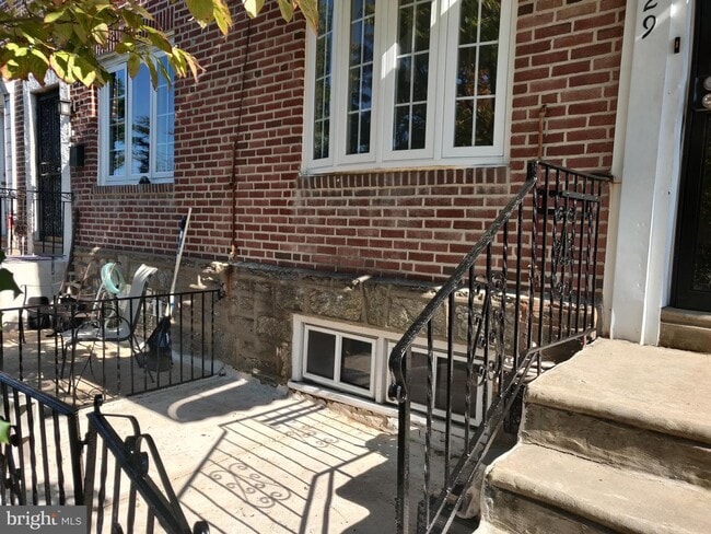 Foto del edificio - 8429 Michener Ave