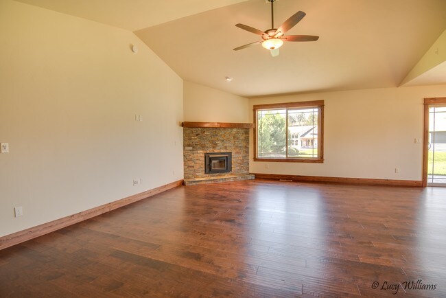 Foto del edificio - 1176 Mill Creek Dr
