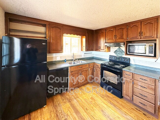 Building Photo - 923 Ellston St