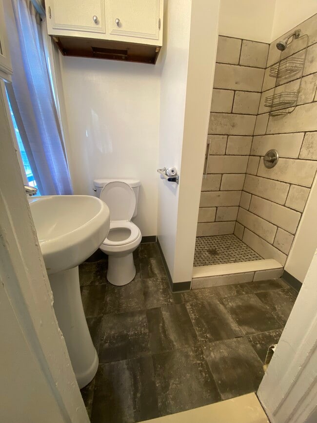 Renovated bathroom - 217 Hamilton Ave