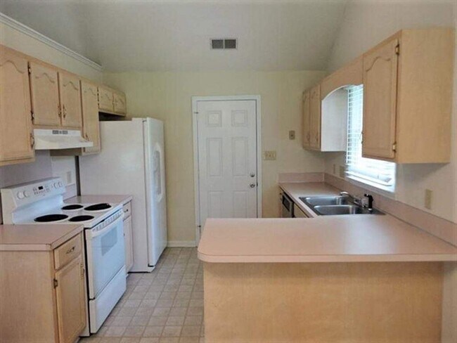 Building Photo - 14223 Carriage Lake Dr